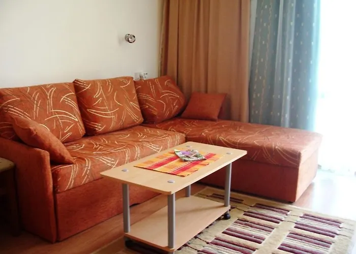 Cozy 1 Bed In Lesso Complex شقة