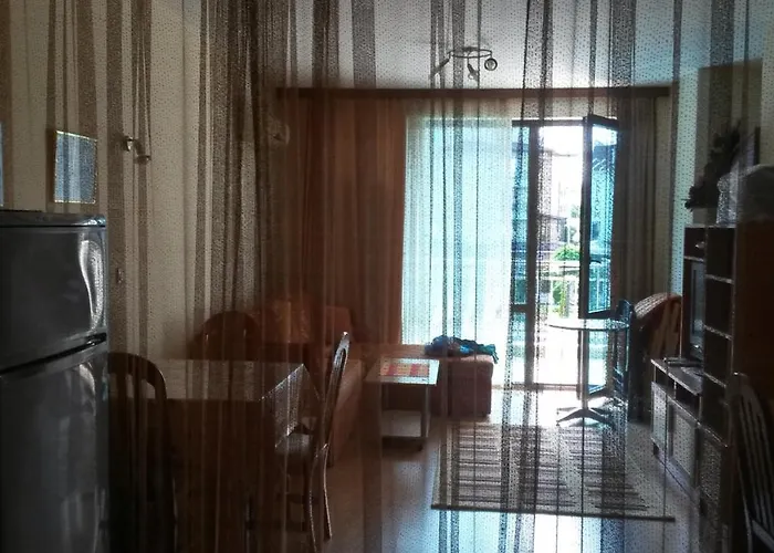 Cozy 1 Bed In Lesso Complex شقة *