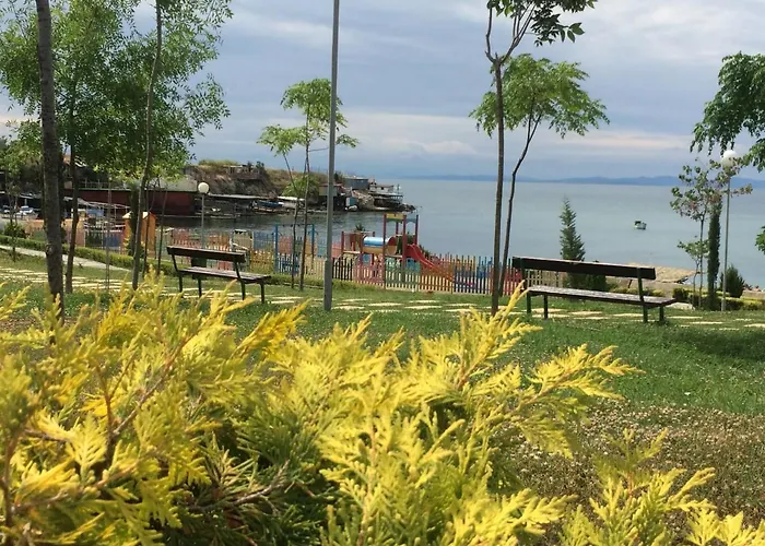 Cozy 1 Bed In Lesso Complex شقة