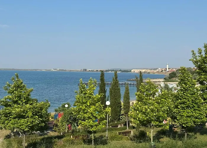 Cozy 1 Bed In Lesso Complex شقة *