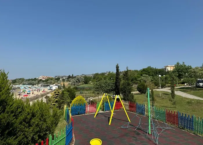 Cozy 1 Bed In Lesso Complex شقة
