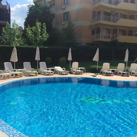 Cozy 1 Bed In Lesso Complex Appartamento Ravda