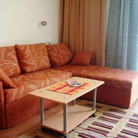 Cozy 1 Bed In Lesso Complex شقة