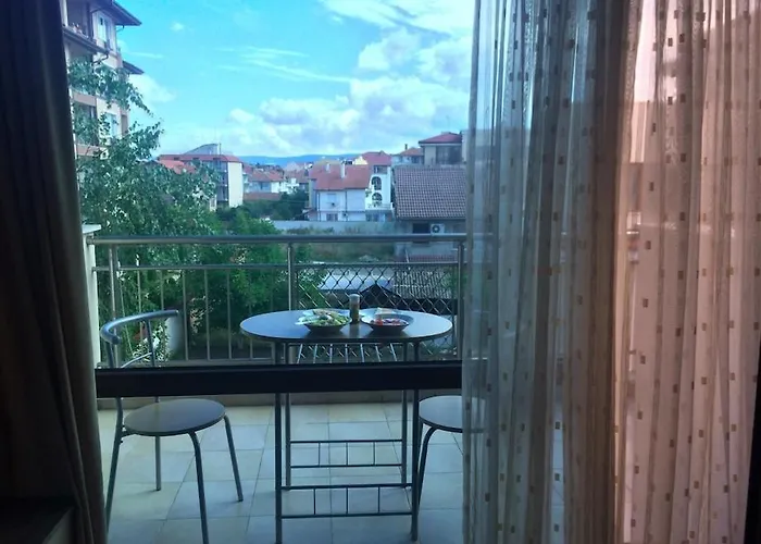 Cozy 1 Bed In Lesso Complex Апартаменты *