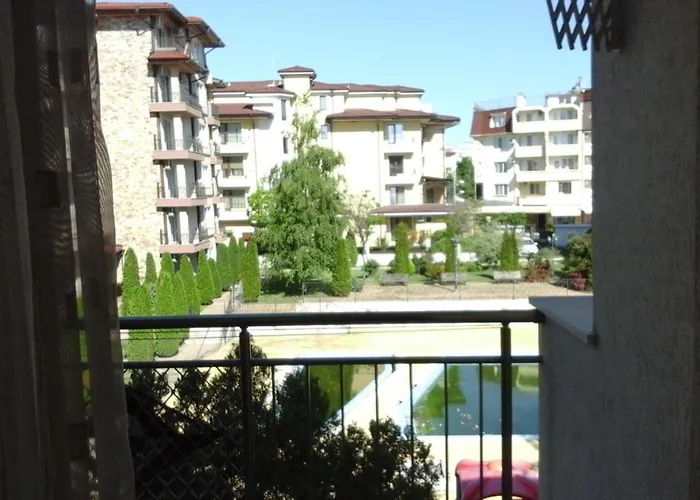 Cozy 1 Bed In Lesso Complex Апартаменты *