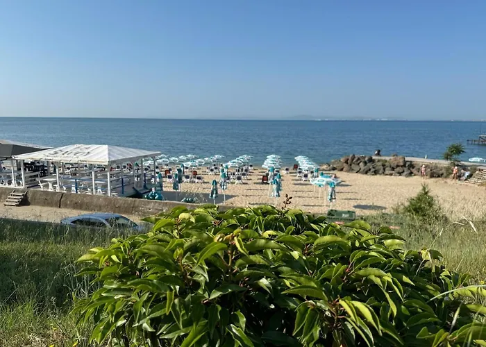 Cozy 1 Bed In Lesso Complex Апартаменты